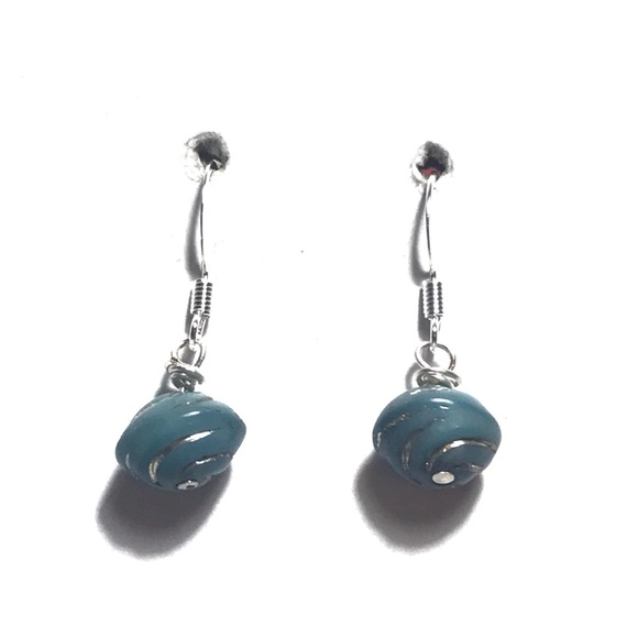 Jewelry - turquoise swirl beaded earrings